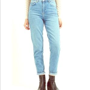 Topshop Moto high waisted Mom jeans. W26 L34